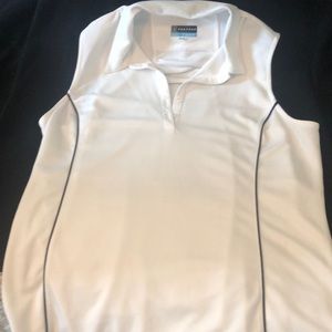 Women’s sleeveless golf shirt.